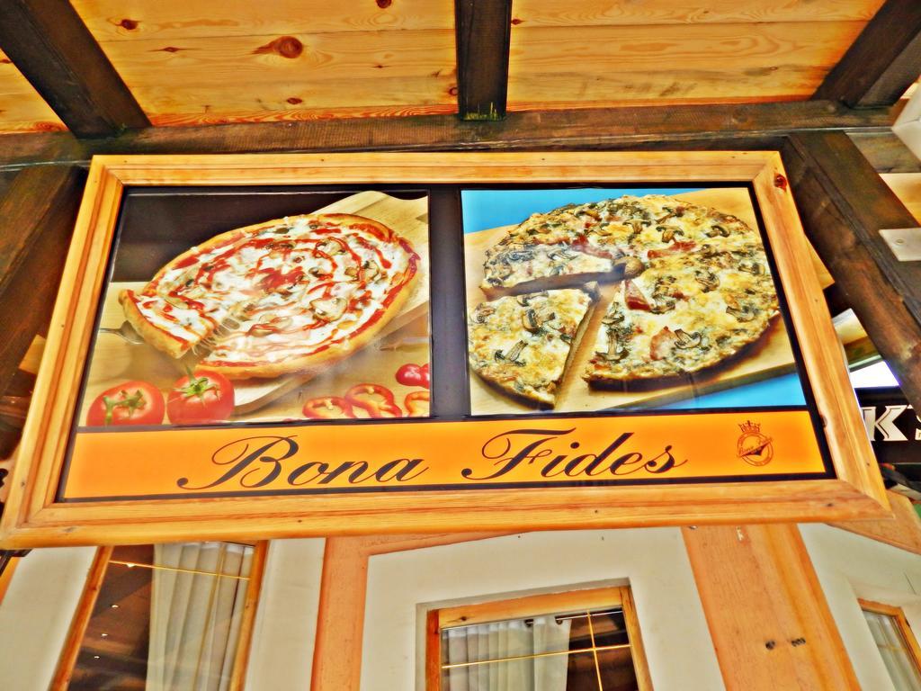 Caffe Pizzeria I Apartmani Bona Fides Nm Nova Varoš Buitenkant foto